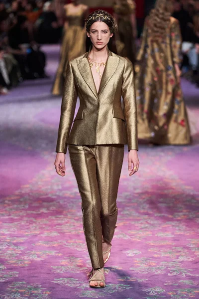 Look 32